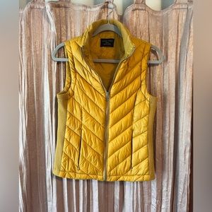 *sold on Merc* Love Tree”Mustard Yellow lightweight vest🍂